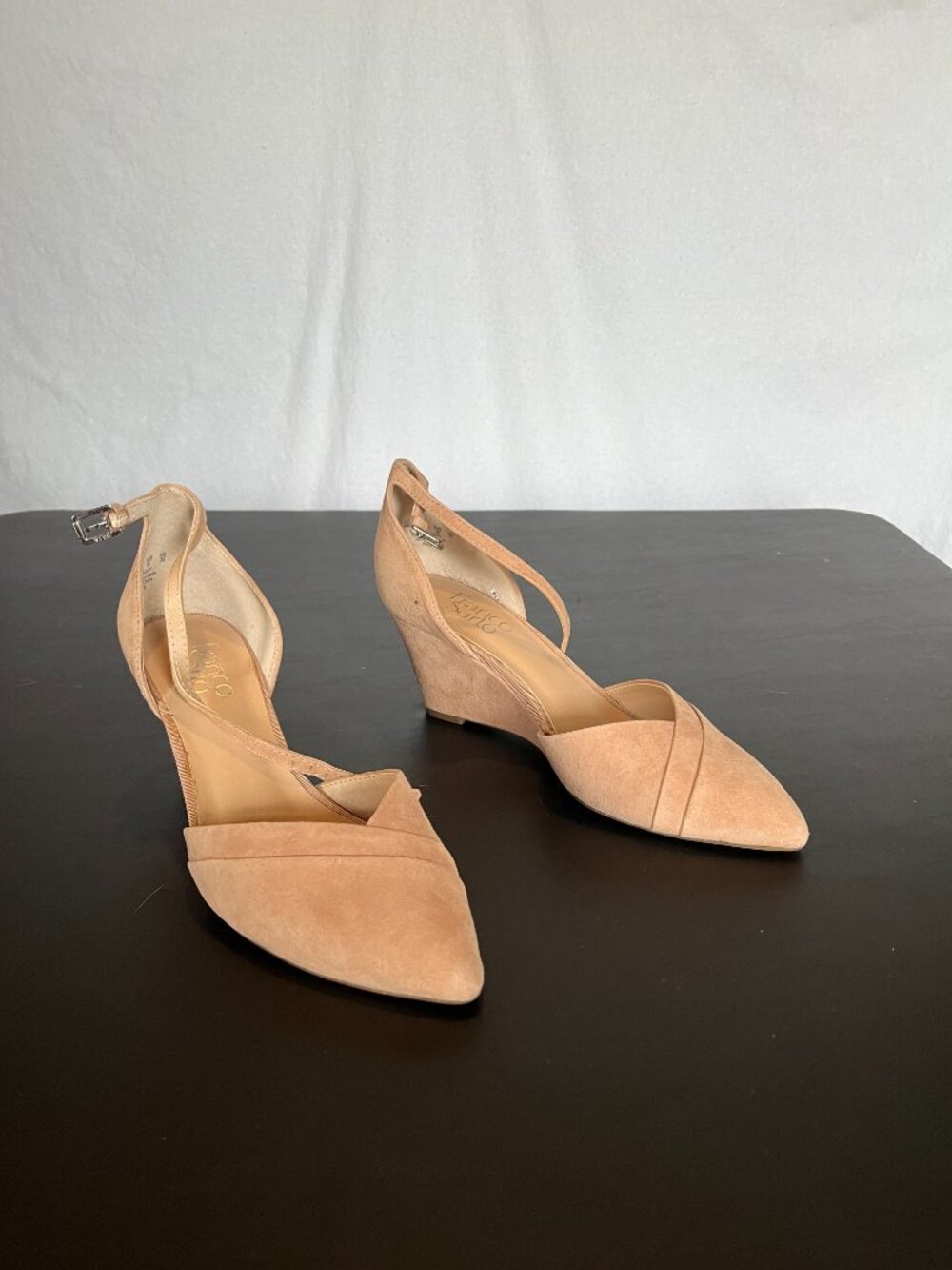 Franco Sarto Size 8M Peach Suede Heels